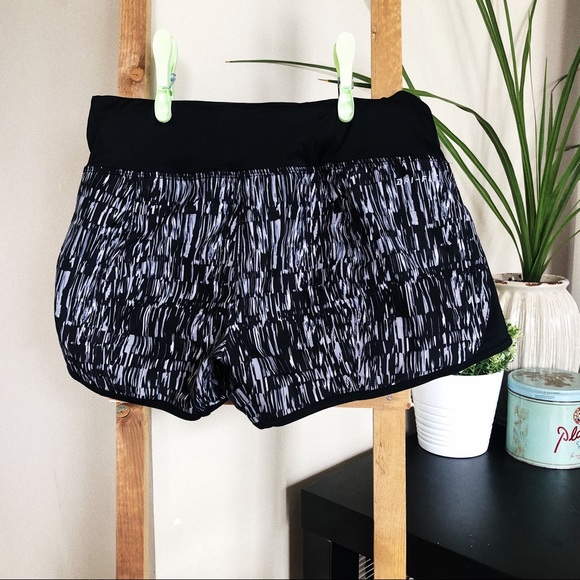 Nike Running Shorts - Picture 3 of 5